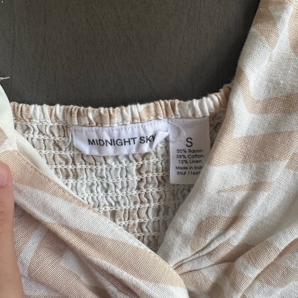 Midnight Sky Beige Printed Crop Flutter Sleeve Blouse Women’s Size Small - Picture 2 of 5